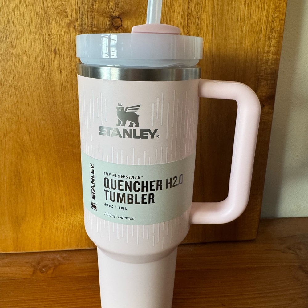 NWT Stanley Quencher H2.0 Tumbler 40 oz in Soft Bloom